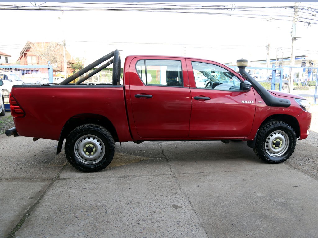 Toyota Hilux Dx 4x4 2.4 año 2023