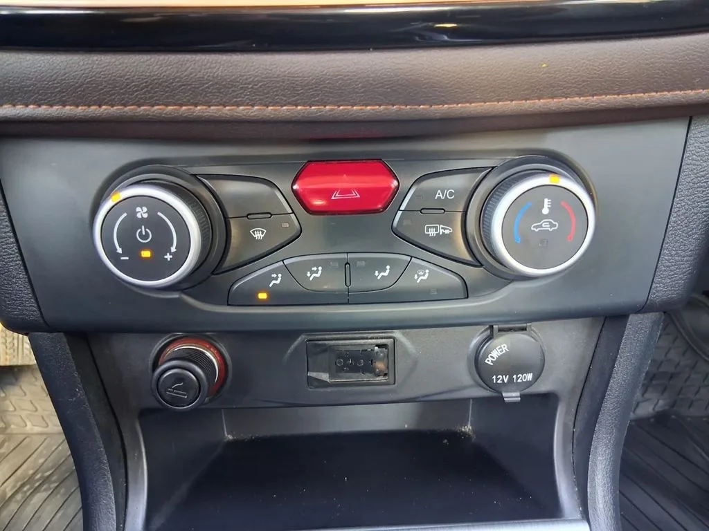 ZX Auto Terralord Dlx 4x2 año 2023