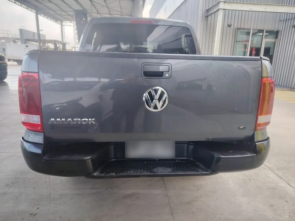Volkswagen Amarok 2.0 Trendline Diesel Dob. Cab. 4x2 Mt 4p año 2023