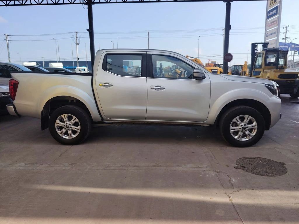 Nissan Navara Navara D Cab 2.3 Mt 4x2 año 2023