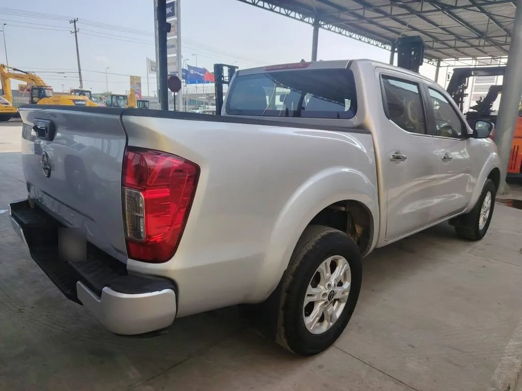 Nissan Navara Navara D Cab 2.3 Mt 4x2 año 2023