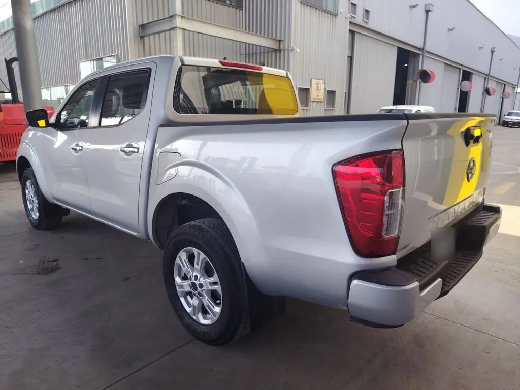 Nissan Navara Navara D Cab 2.3 Mt 4x2 año 2023