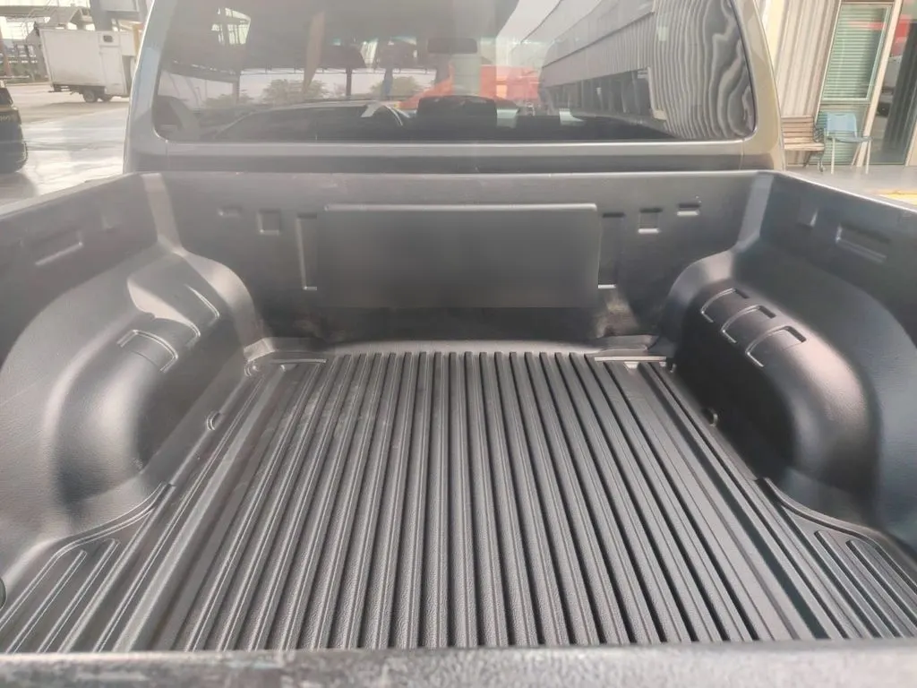 Volkswagen Amarok 2.0 Trendline Diesel Dob. Cab. 4x2 Mt 4p año 2023