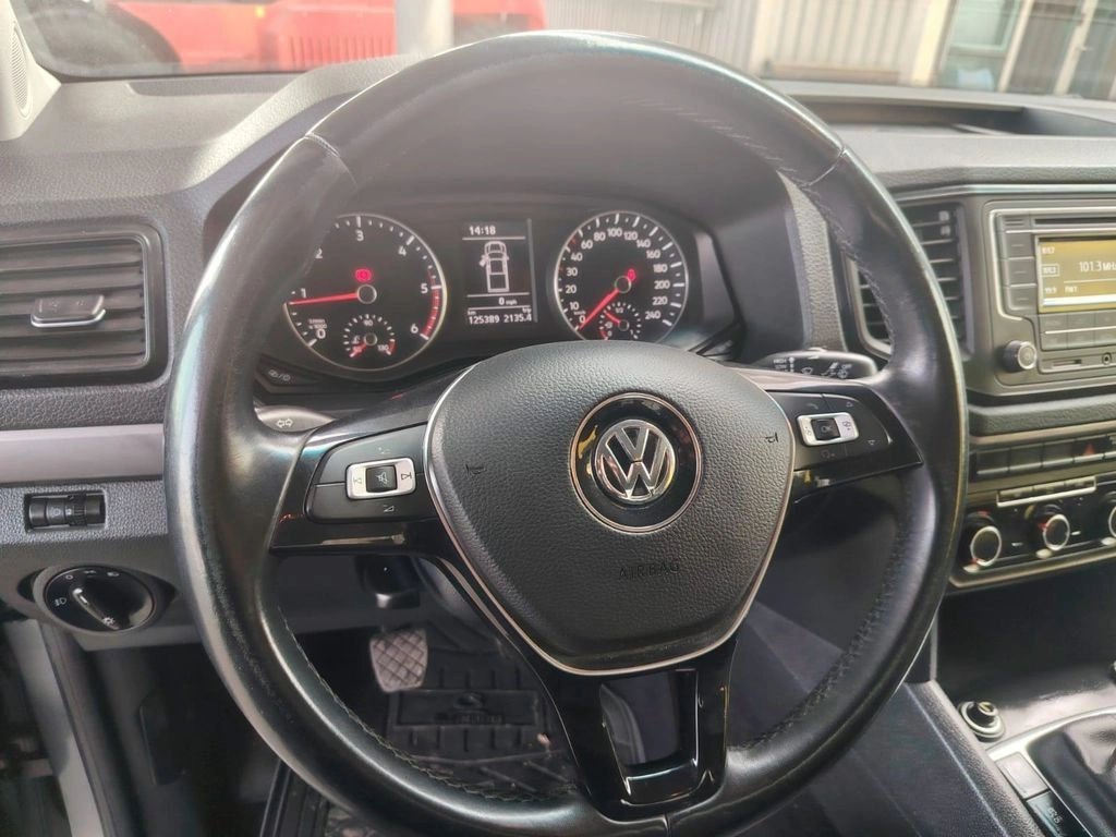 Volkswagen Amarok 2.0 Trendline Diesel Dob. Cab. 4x2 Mt 4p año 2023