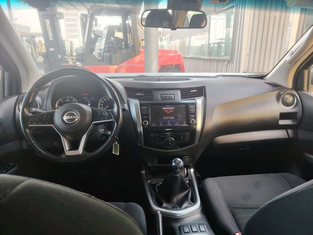 Nissan Navara Navara D Cab 2.3 Mt 4x2 año 2023