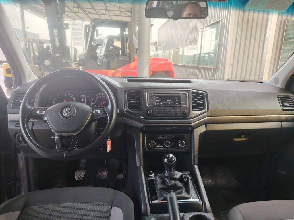 Volkswagen Amarok 2.0 Trendline Diesel Dob. Cab. 4x2 Mt 4p año 2023