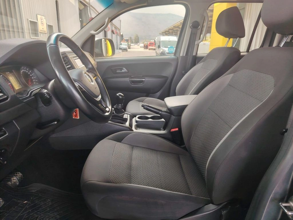 Volkswagen Amarok 2.0 Trendline Diesel Dob. Cab. 4x2 Mt 4p año 2023