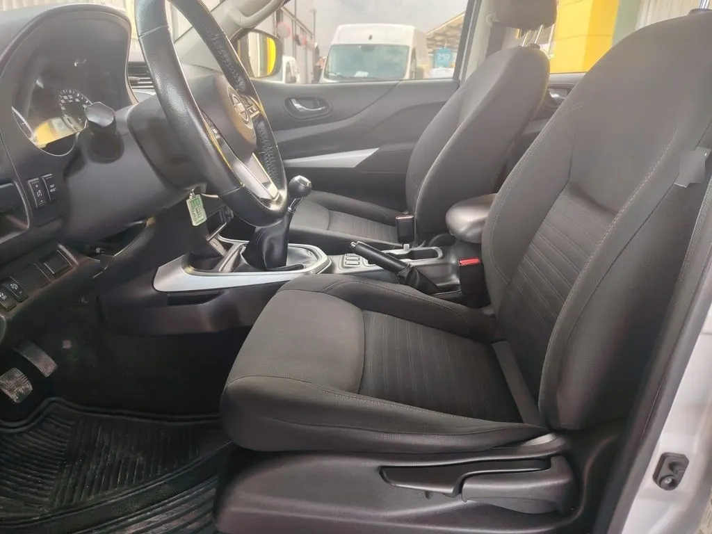 Nissan Navara Navara D Cab 2.3 Mt 4x2 año 2023