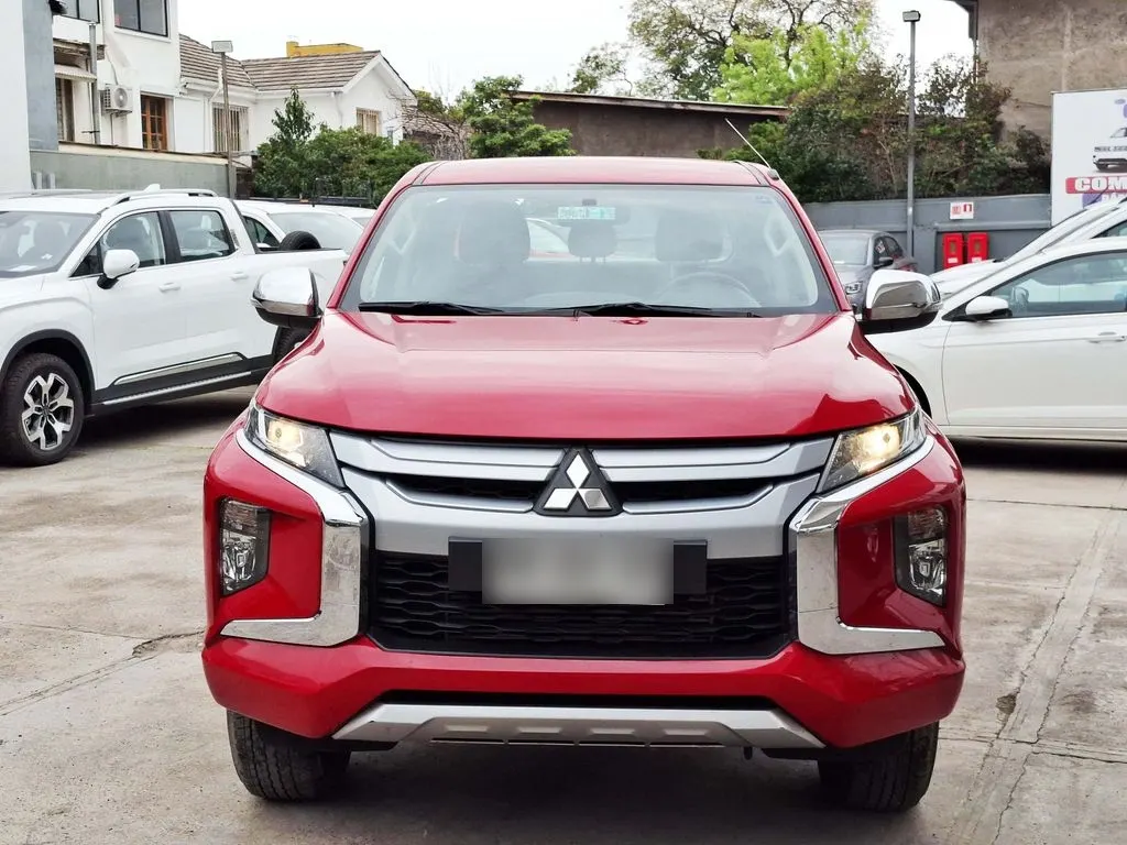 Mitsubishi L200 2.4 Katana Cr 4x2 Mt año 2022