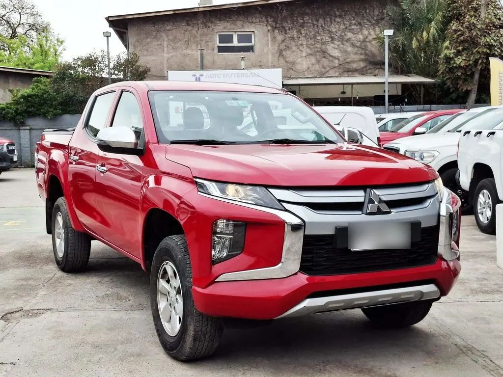 Mitsubishi L200 2.4 Katana Cr 4x2 Mt año 2022