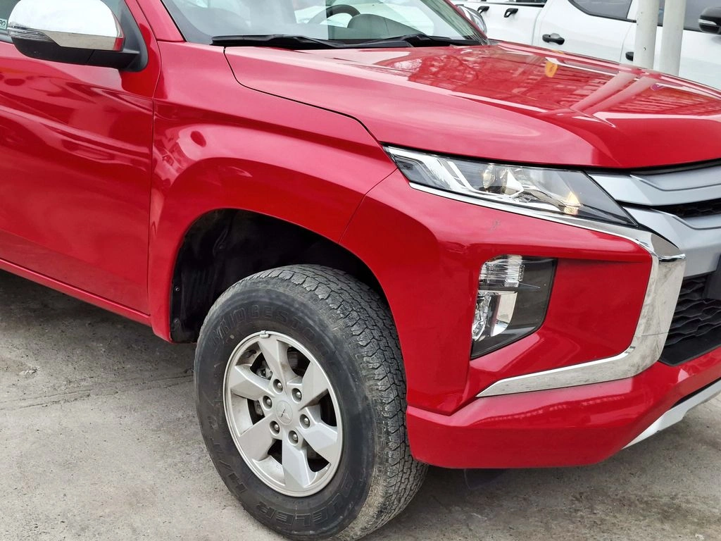 Mitsubishi L200 2.4 Katana Cr 4x2 Mt año 2022