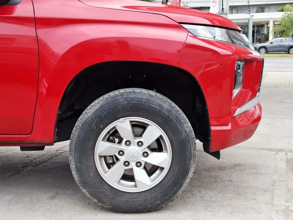 Mitsubishi L200 2.4 Katana Cr 4x2 Mt año 2022