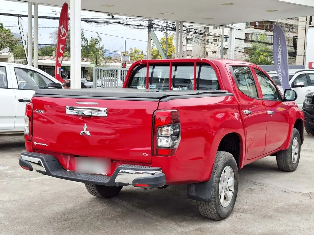 Mitsubishi L200 2.4 Katana Cr 4x2 Mt año 2022