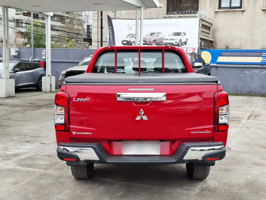 Mitsubishi L200 2.4 Katana Cr 4x2 Mt año 2022