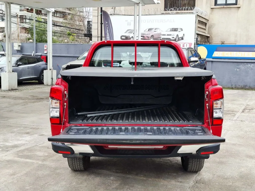 Mitsubishi L200 2.4 Katana Cr 4x2 Mt año 2022