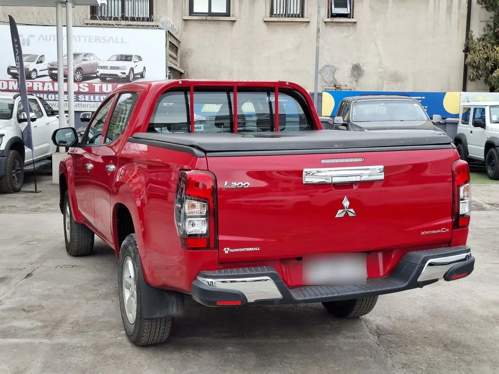 Mitsubishi L200 2.4 Katana Cr 4x2 Mt año 2022