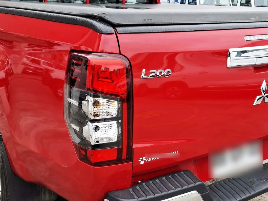Mitsubishi L200 2.4 Katana Cr 4x2 Mt año 2022
