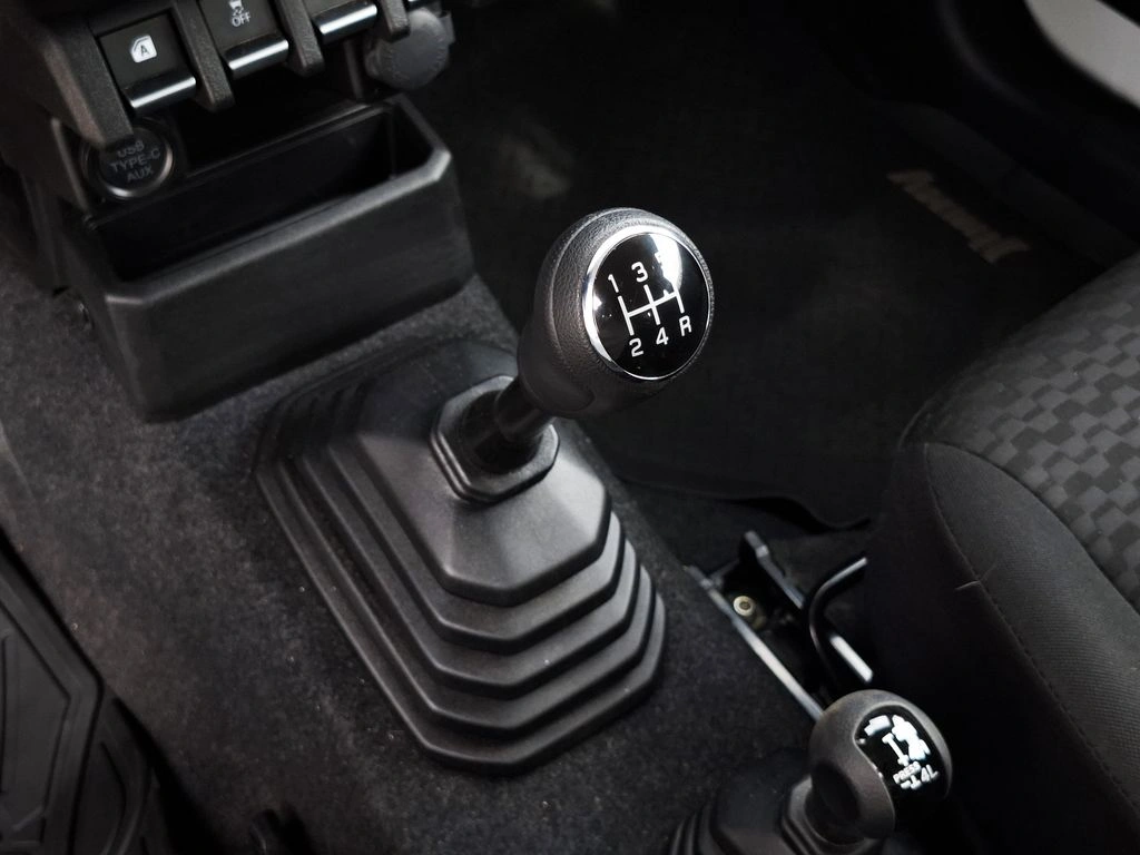 Suzuki Jimny 1.5 Gl Valor + Iva año 2025