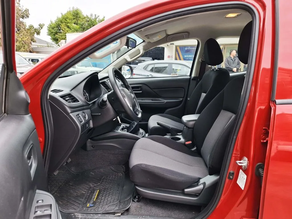 Mitsubishi L200 2.4 Katana Cr 4x2 Mt año 2022