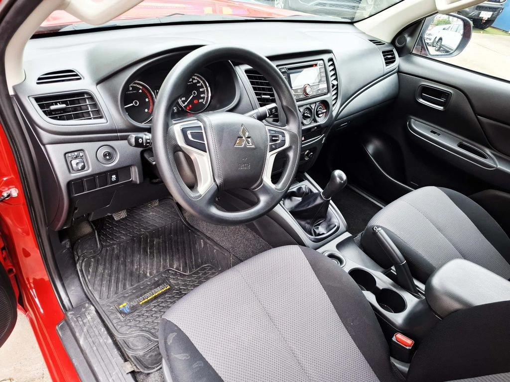 Mitsubishi L200 2.4 Katana Cr 4x2 Mt año 2022