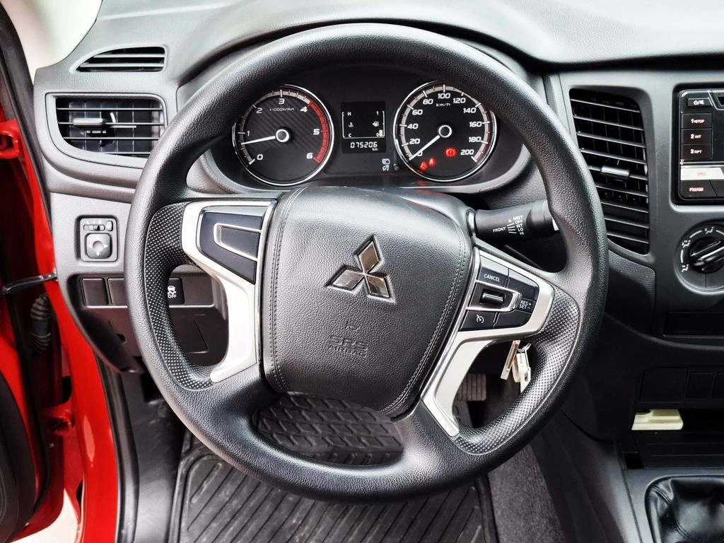Mitsubishi L200 2.4 Katana Cr 4x2 Mt año 2022