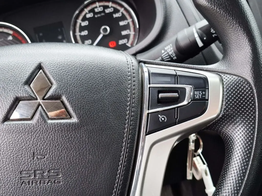 Mitsubishi L200 2.4 Katana Cr 4x2 Mt año 2022
