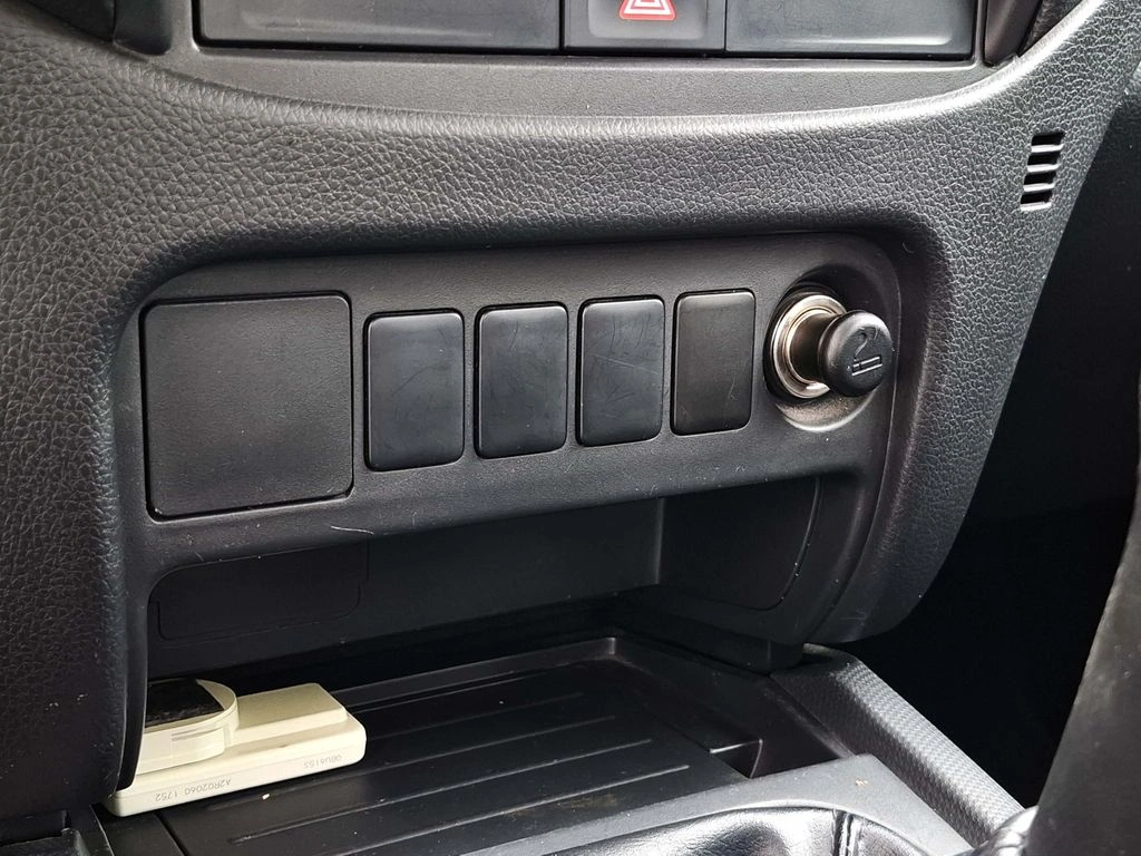 Mitsubishi L200 2.4 Katana Cr 4x2 Mt año 2022