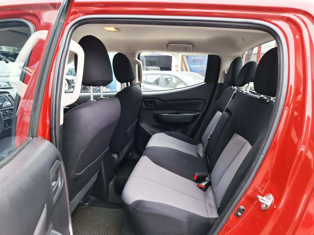Mitsubishi L200 2.4 Katana Cr 4x2 Mt año 2022