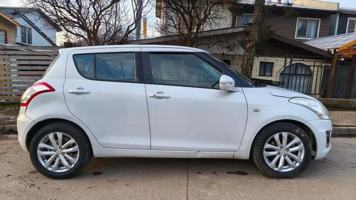 SUZUKI SWIFT 1.2 Glx At Ac año 2015