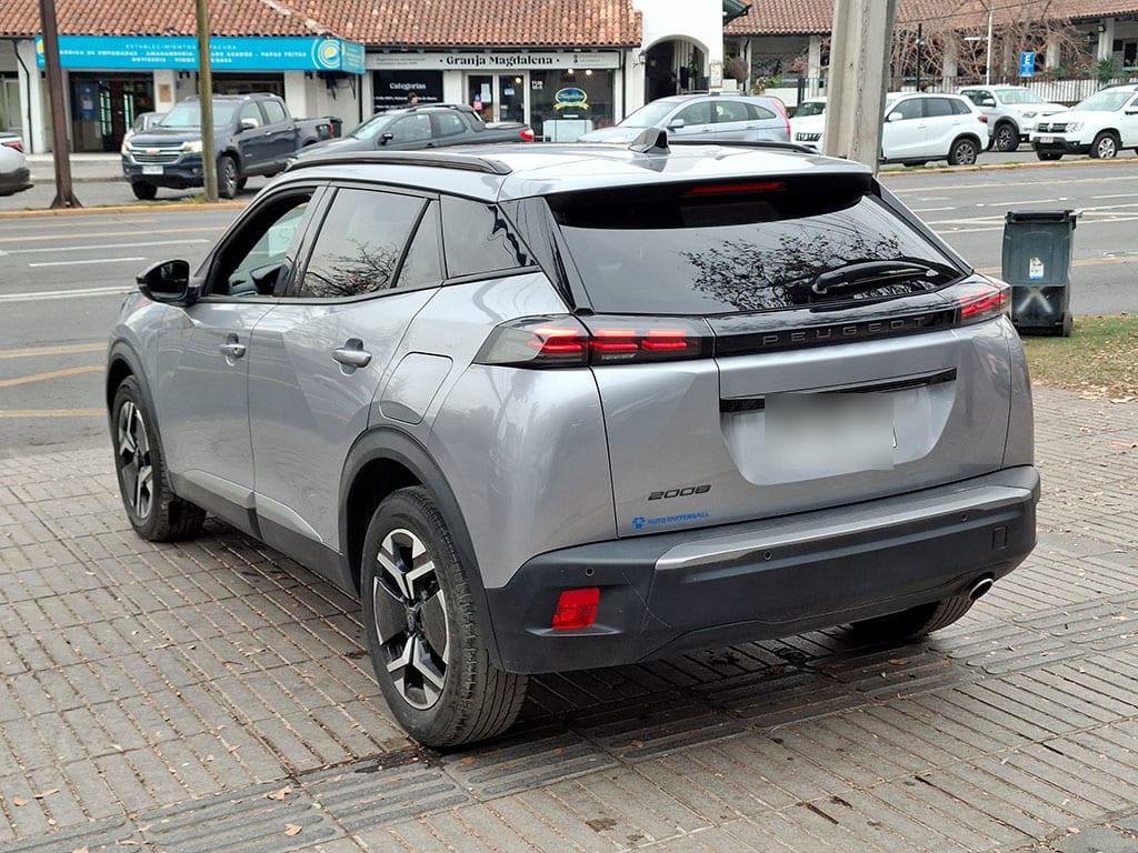 Peugeot 2008 1.5 Allure Bluehdi año 2025