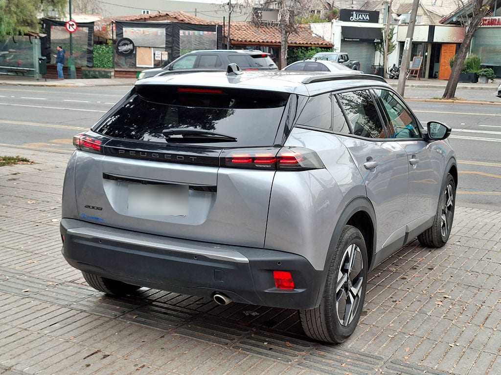 Peugeot 2008 1.5 Allure Bluehdi año 2025