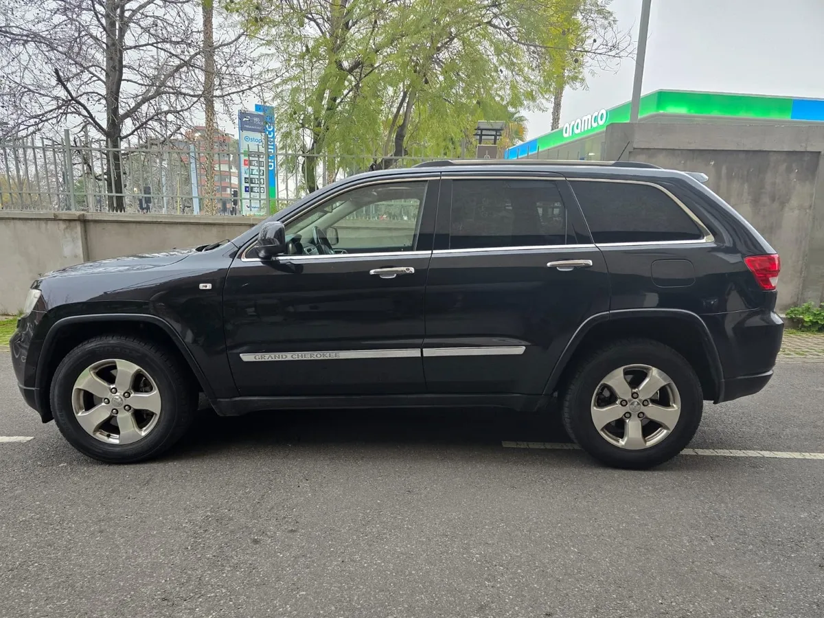JEEP GRAND CHEROKEE 3.6 Limited At 4x2 año 2013
