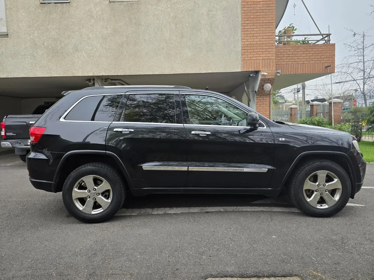 JEEP GRAND CHEROKEE 3.6 Limited At 4x2 año 2013