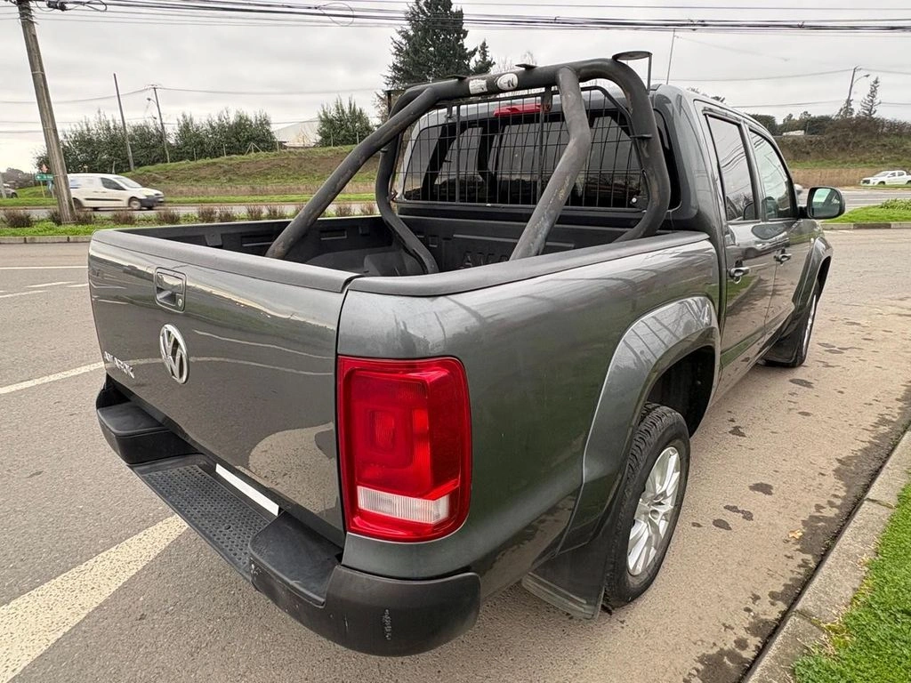 Volkswagen Amarok Trendline 4x2 Mt año 2023