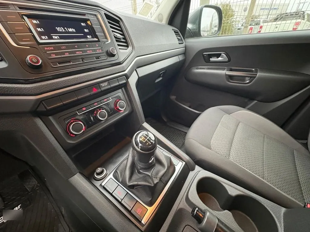 Volkswagen Amarok Trendline 4x2 Mt año 2023