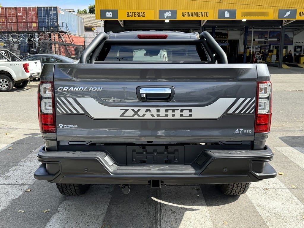 ZX Auto Grand Lion Grand Lion Cabina Doble Lux Xl Diese L4x4 At 2.3 año 2026