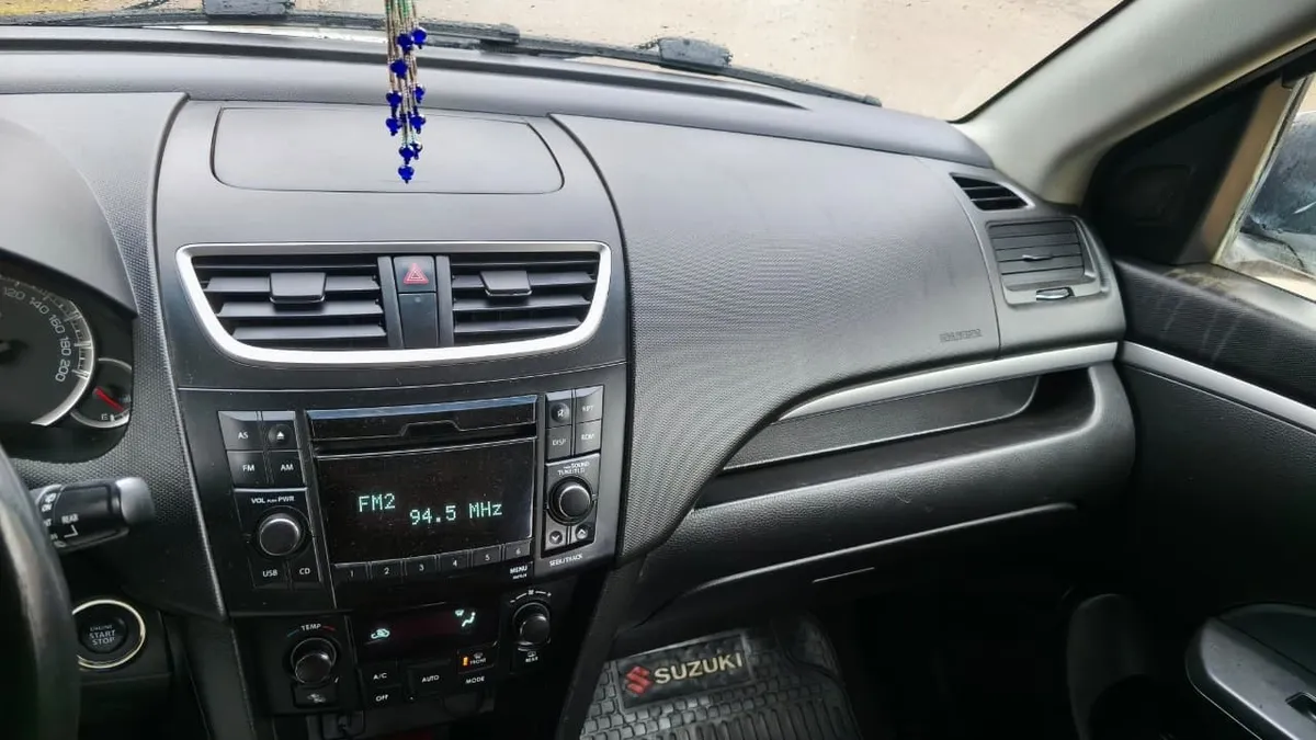 SUZUKI SWIFT 1.2 Glx At Ac año 2015