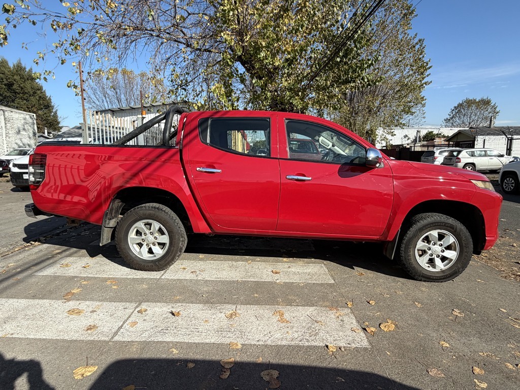 Mitsubishi L200 2.4 Katana Crt 4x4 Mt año 2023