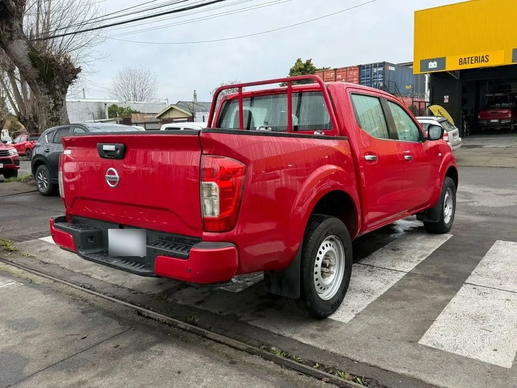 Nissan Navara 2.3 Se 4x2 Mt año 2022