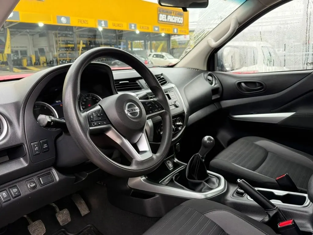 Nissan Navara 2.3 Se 4x2 Mt año 2022