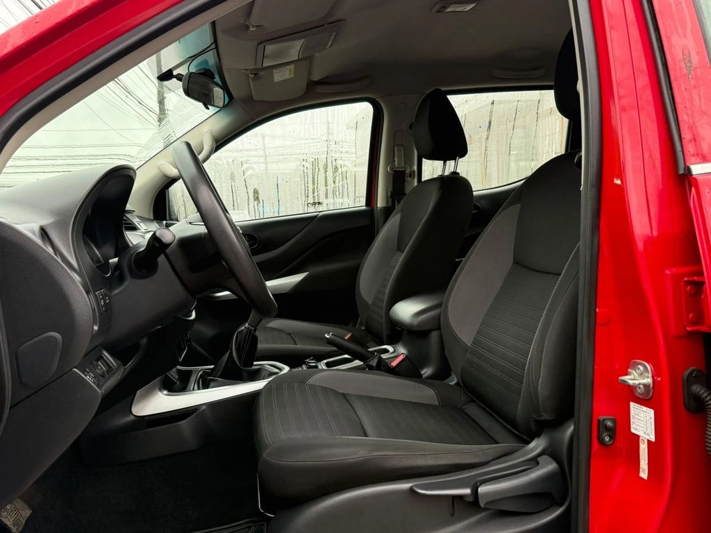 Nissan Navara 2.3 Se 4x2 Mt año 2022
