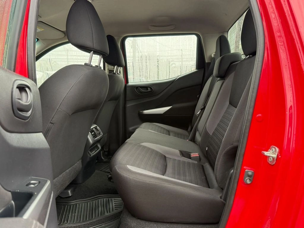 Nissan Navara 2.3 Se 4x2 Mt año 2022