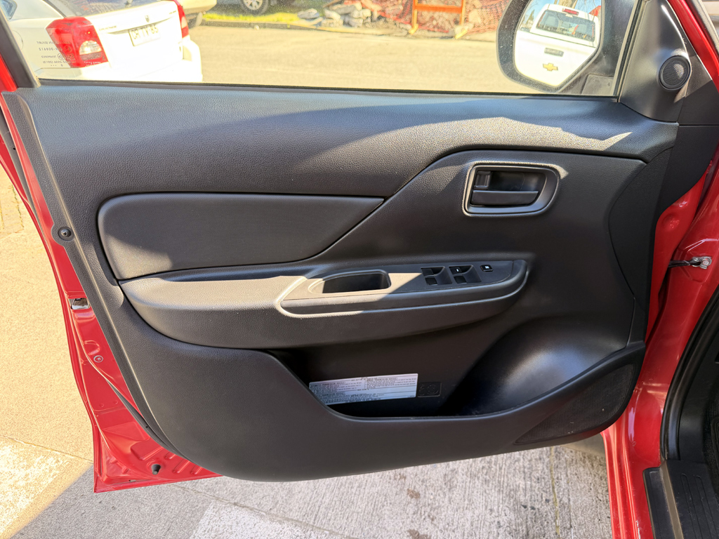 Mitsubishi L200 Katana Crt 4x4 2.4 año 2023