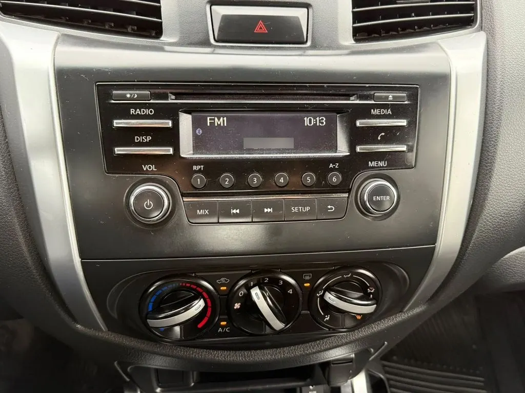 Nissan Navara 2.3 Se 4x2 Mt año 2022