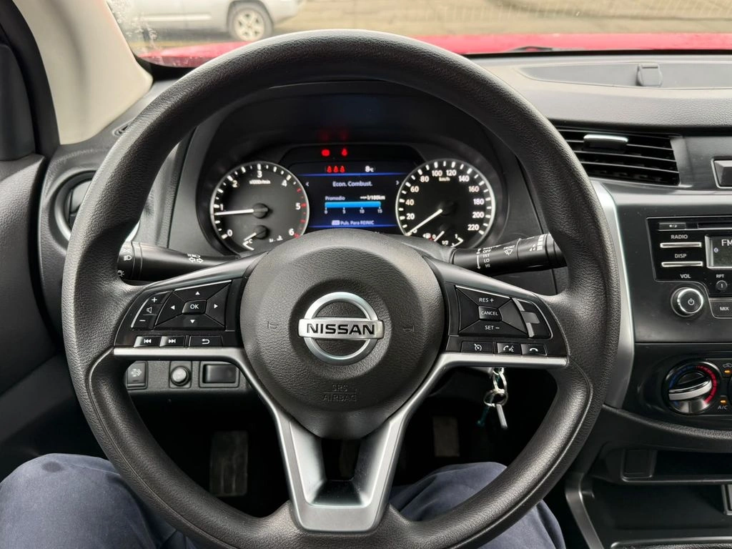 Nissan Navara 2.3 Se 4x2 Mt año 2022