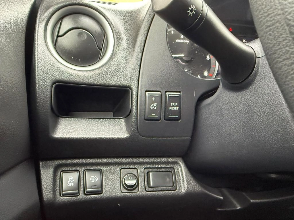 Nissan Navara 2.3 Se 4x2 Mt año 2022