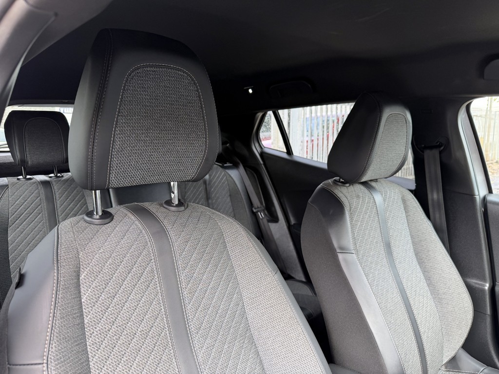 Peugeot 2008 1.5 Allure Pack Diesel At año 2025