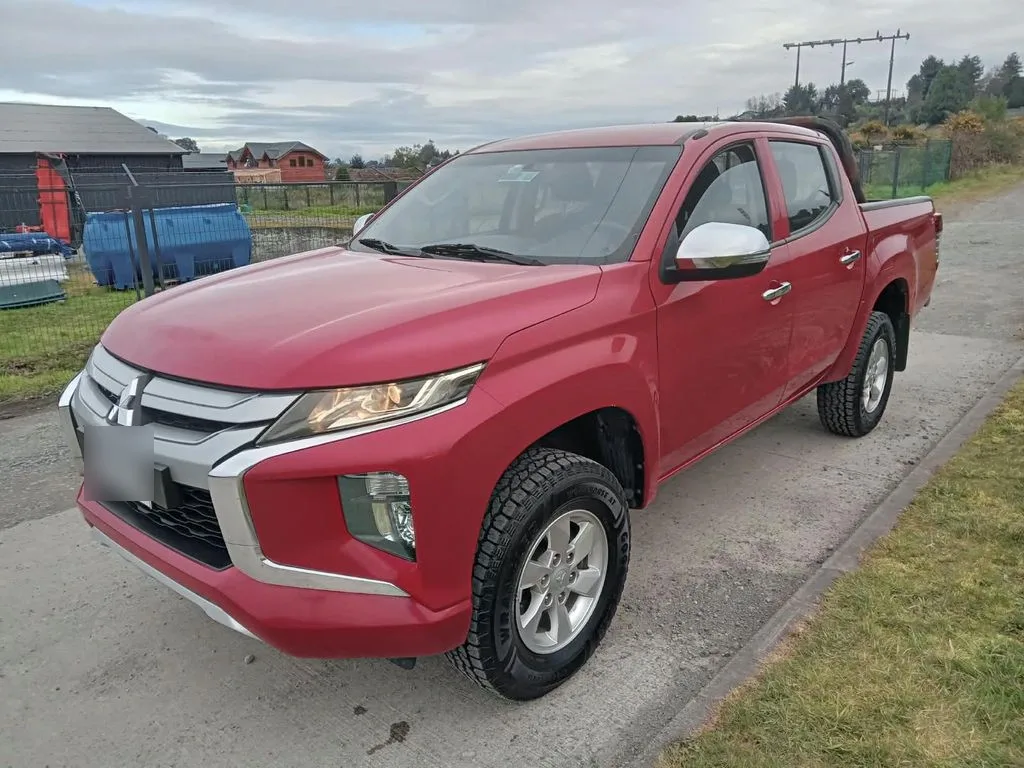 Mitsubishi L200 2.4 Katana Cr 4x2 Mt 4p año 2022