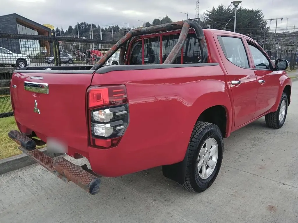 Mitsubishi L200 2.4 Katana Cr 4x2 Mt 4p año 2022