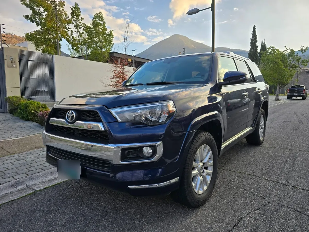 TOYOTA 4RUNNER 4.0 Sr5 At 4x4 año 2017
